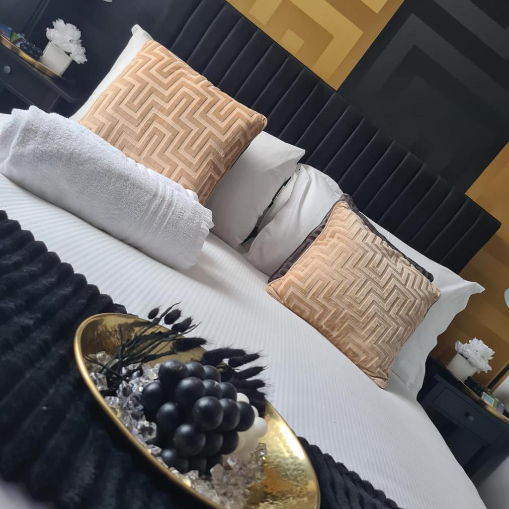 Unique Penthouse With Jacuzzi & Garden Apartment *