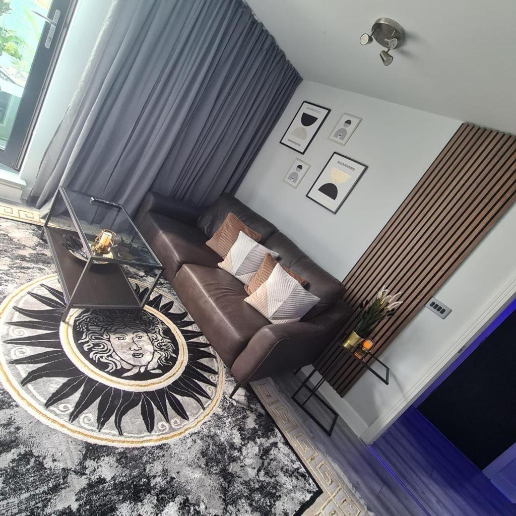 Apartment Unique Penthouse With Jacuzzi & Garden